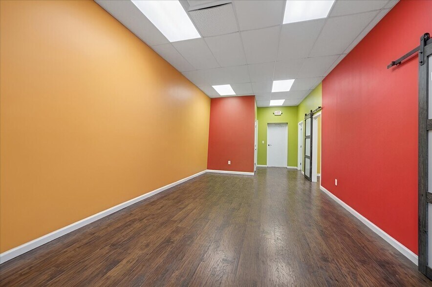 More Photos Of 2055 Blue Spring Rd, Huntsville Storefront Retail Office For Sale