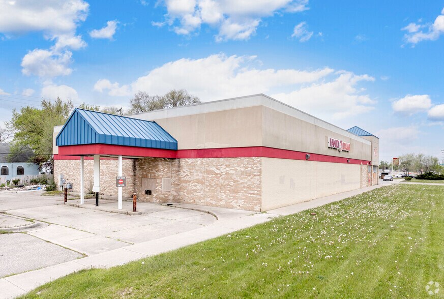 More Photos Of 19737 Mound Rd, Detroit Freestanding For Lease