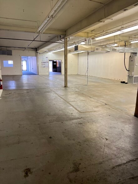 More Photos Of 25 Perry Ave, Norwalk Warehouse For Lease