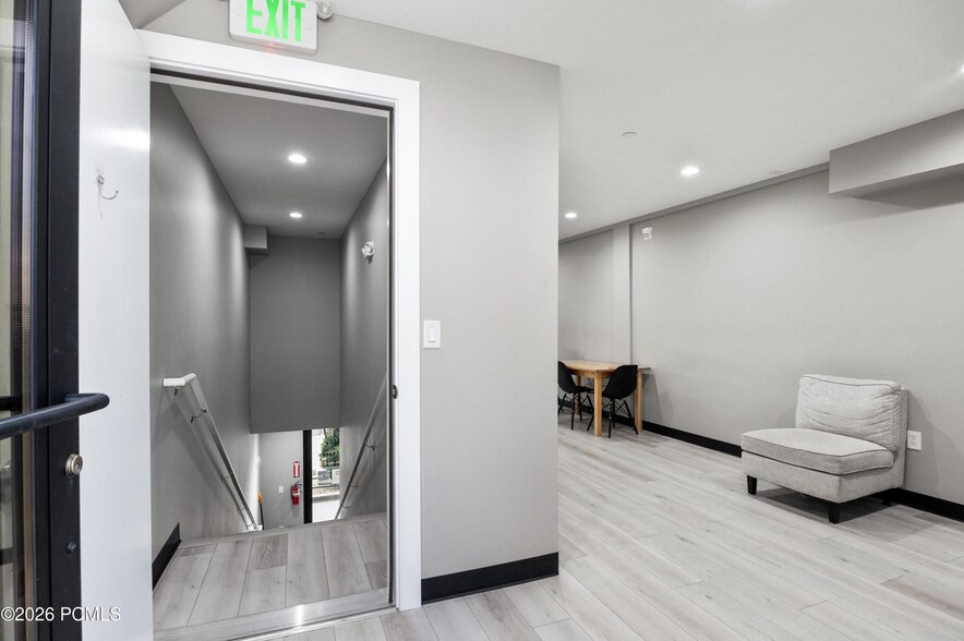 More Photos Of 4554 Forestdale Dr, Park City Light Manufacturing For Sale