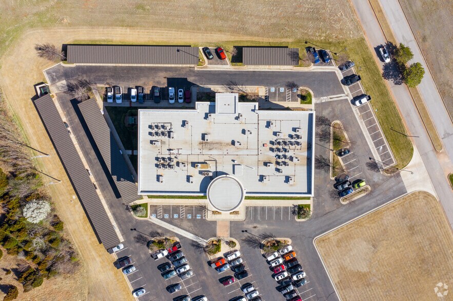 More Photos Of 11600 Broadway Extension, Oklahoma City Office For Lease