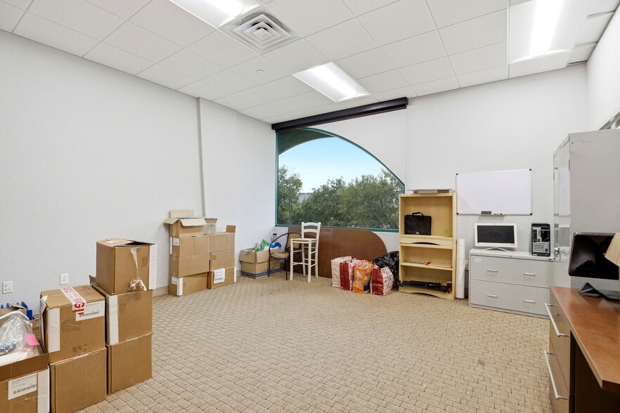 More Photos Of 6881 Kingspointe Pky, Orlando Flex For Sale