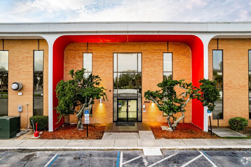 More Photos Of 6100 Lake Ellenor Dr, Orlando Office For Lease