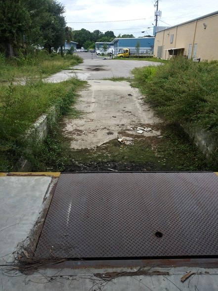 More Photos Of 5017 N Coolidge Dr, Tampa Warehouse For Sale