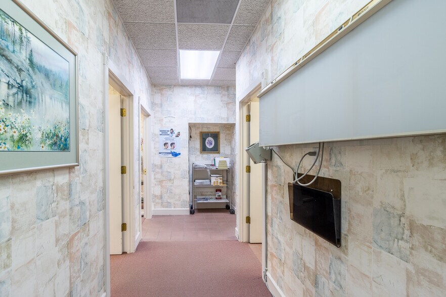 More Photos Of 1421 Ross Dr, Dalton Office For Sale