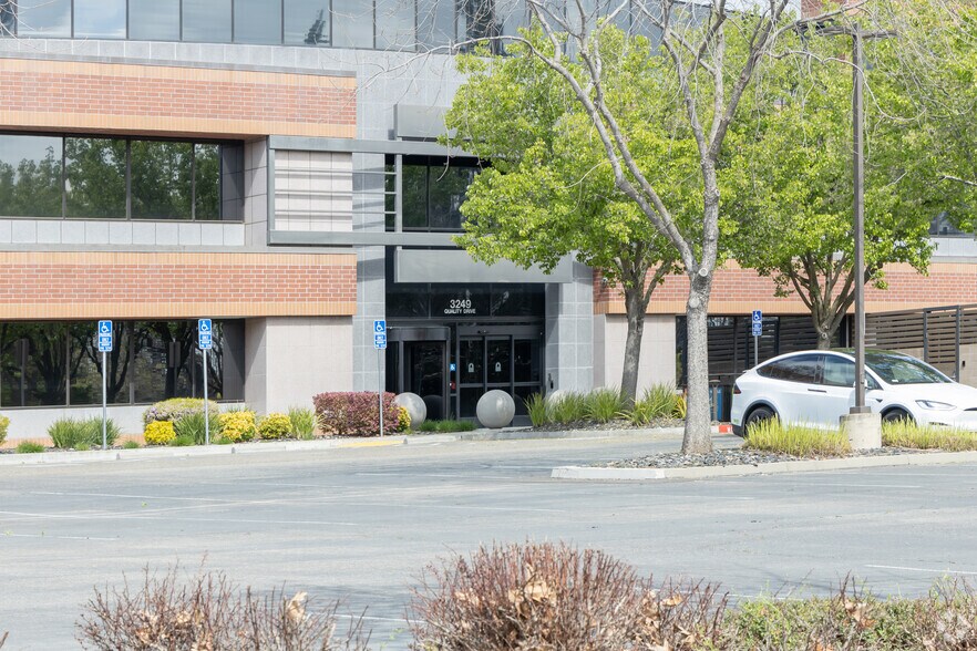 More Photos Of 3249 Quality Dr, Rancho Cordova Office For Lease