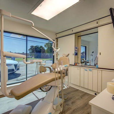 More Photos Of 737 Irby Ln, Irving Medical For Sale