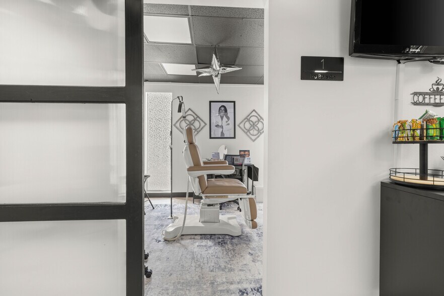 More Photos Of 2045 Space Park Dr, Houston Medical For Lease