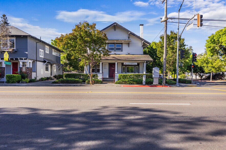 More Photos Of 700 College Ave, Santa Rosa Office For Sale