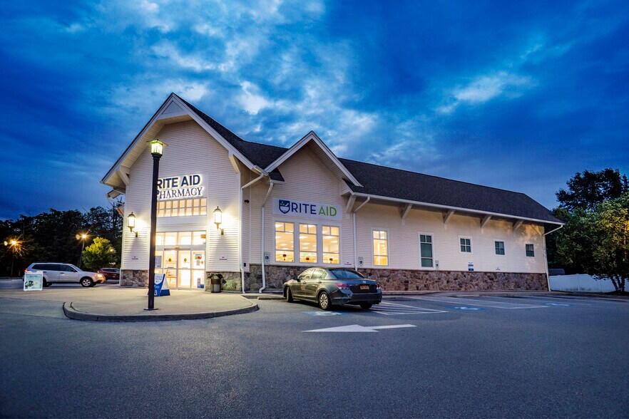 More Photos Of 1 Crum Elbow Rd, Hyde Park Drugstore For Lease