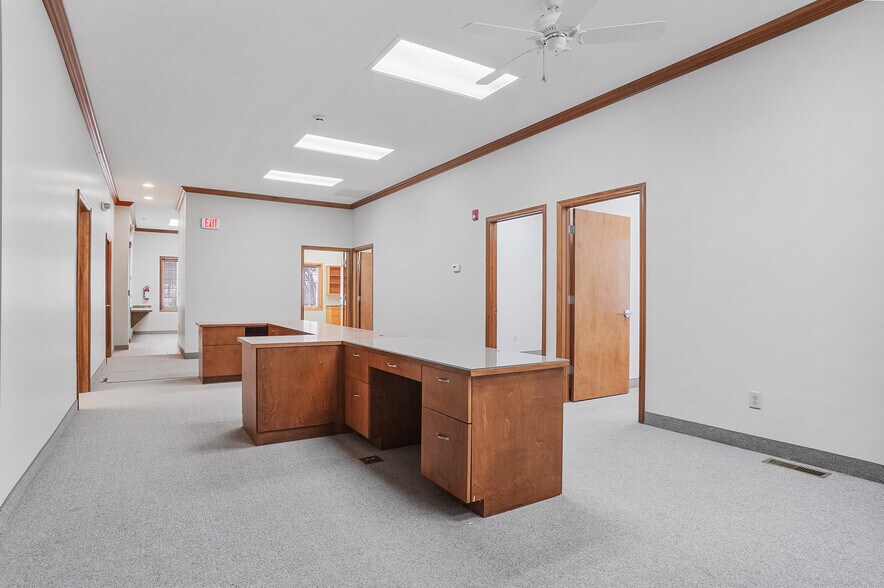 More Photos Of 120 W Aurora Rd, Northfield Medical For Lease