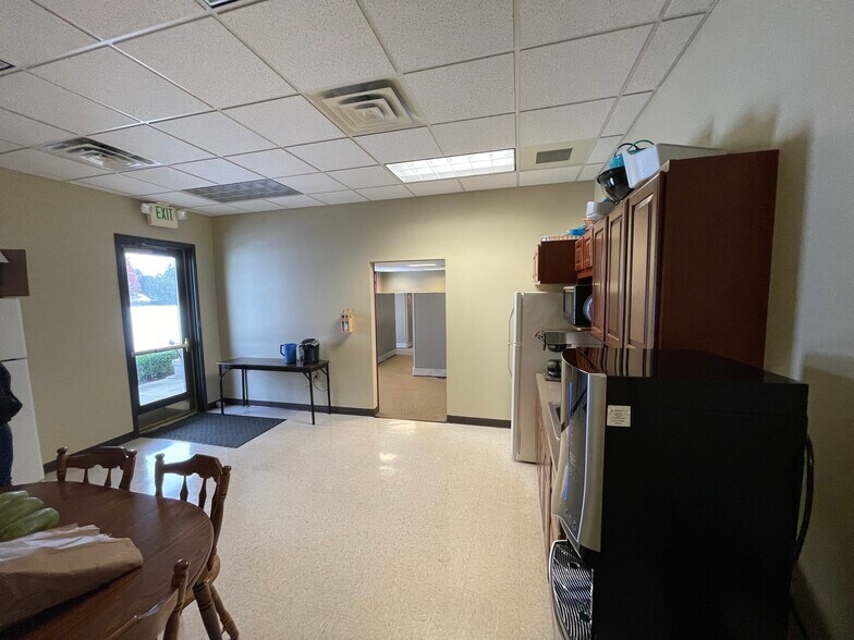 More Photos Of 1001 Chestnut Hills Pky, Fort Wayne Office For Lease