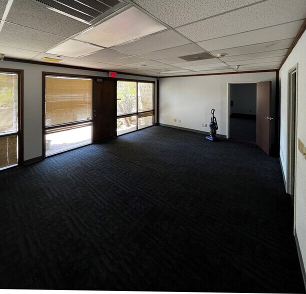 More Photos Of 206 W Julie Dr, Tempe Warehouse For Lease