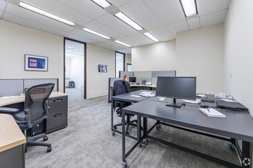 More Photos Of 2 Bloor St W, Toronto Office For Lease