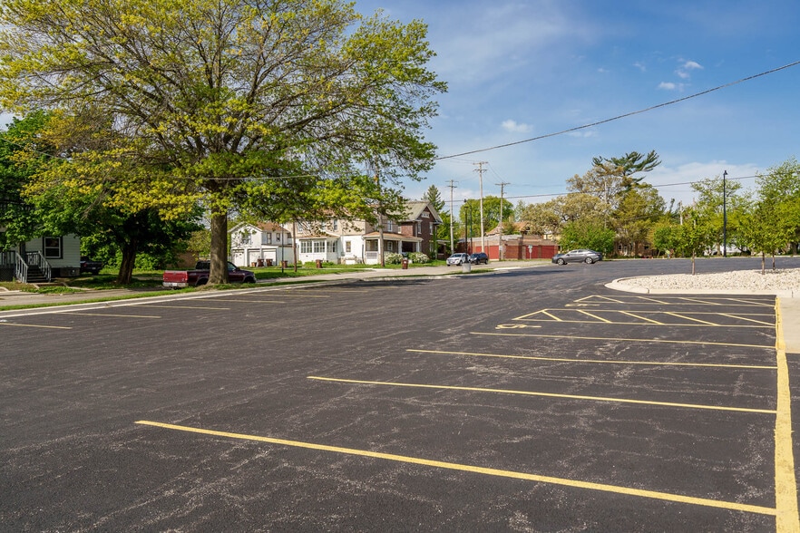 More Photos Of 727 1st Ave, Rockford Industrial For Sale