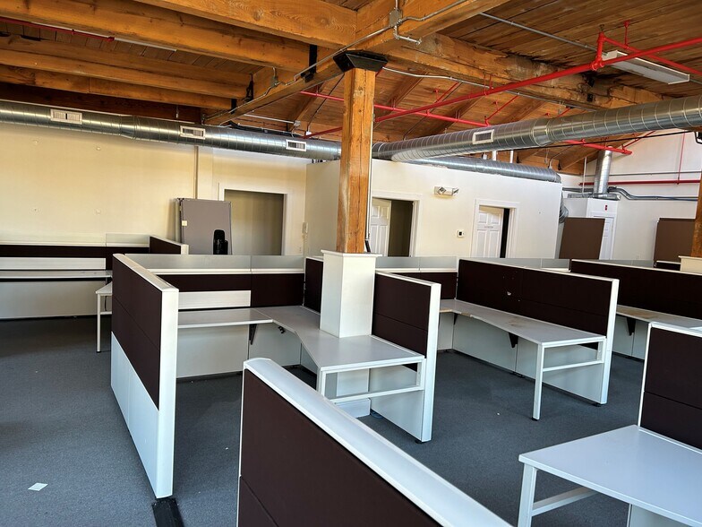 More Photos Of 10 Marine St, Thomaston Medical For Lease