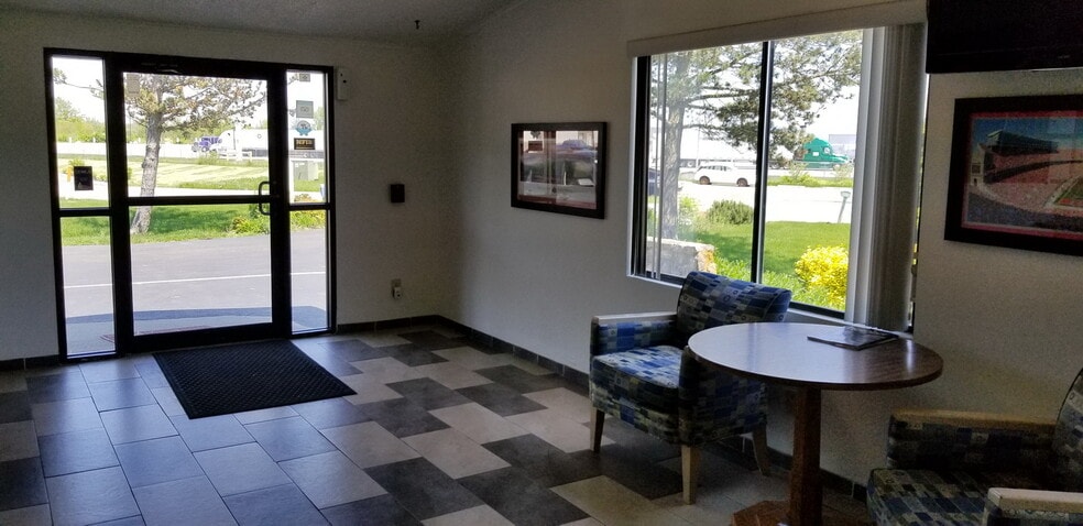 More Photos Of 870 US-42 NE, London Hotel For Sale