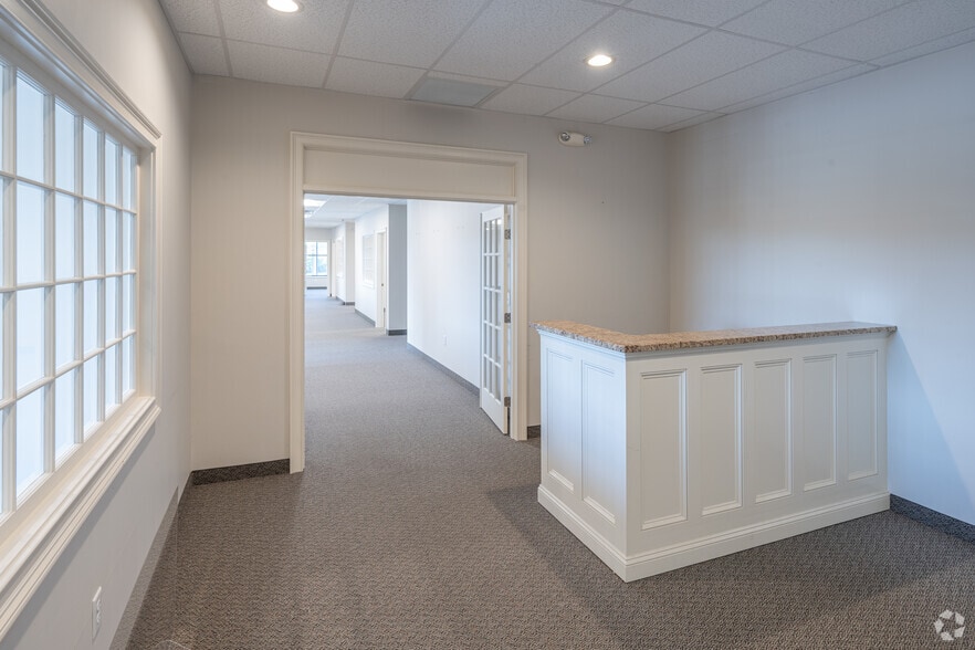 More Photos Of 640 George Washington Hwy, Lincoln Unknown For Sale