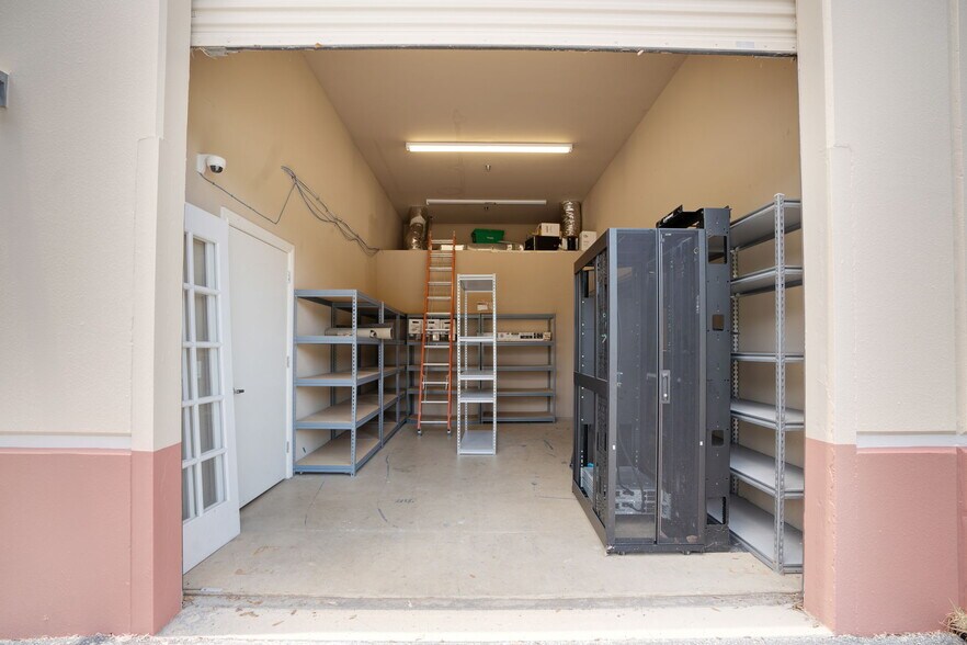 More Photos Of 6341 Porter Rd, Sarasota Light Distribution For Sale