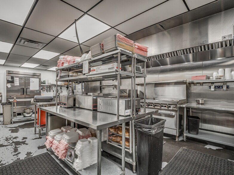 More Photos Of 106 NW 4th St, Lindsay Specialty For Sale