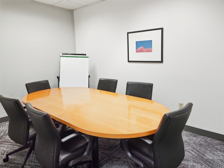 More Photos Of 2 Cityplace Dr, Creve Coeur Coworking Space