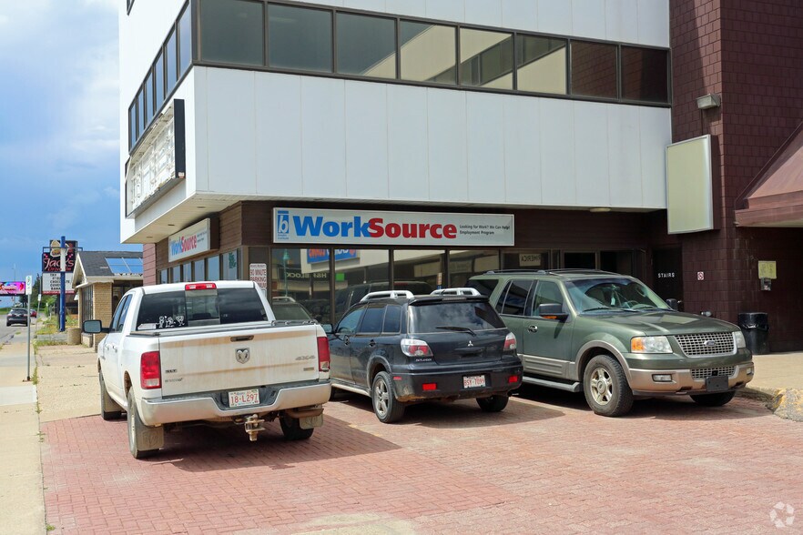 More Photos Of 131 1st Ave, Spruce Grove Office For Lease