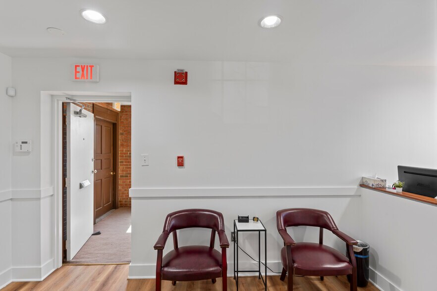 More Photos Of 100-122 E Broad St, Falls Church Office For Sale