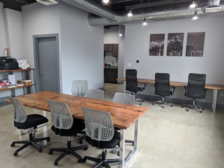 More Photos Of 642 S Main St, Clawson Storefront Retail Office For Lease