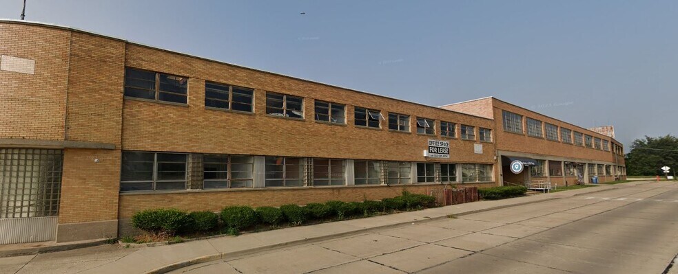 More Photos Of 301 W 3rd St, Sterling Manufacturing For Sale