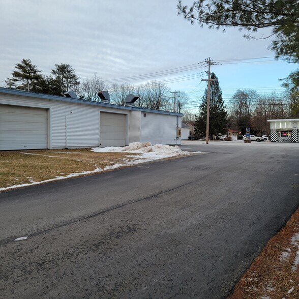 More Photos Of 61 Sullivan St, Wurtsboro Showroom For Sale