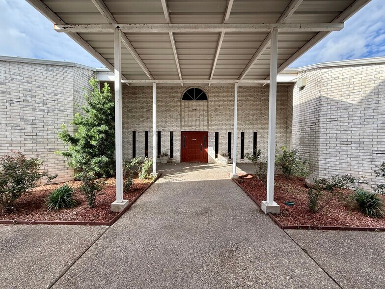 More Photos Of 3442 Holly Rd, Corpus Christi Storefront For Sale