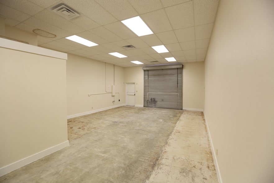 More Photos Of 5426-5440 Schertz Rd, San Antonio Flex For Lease