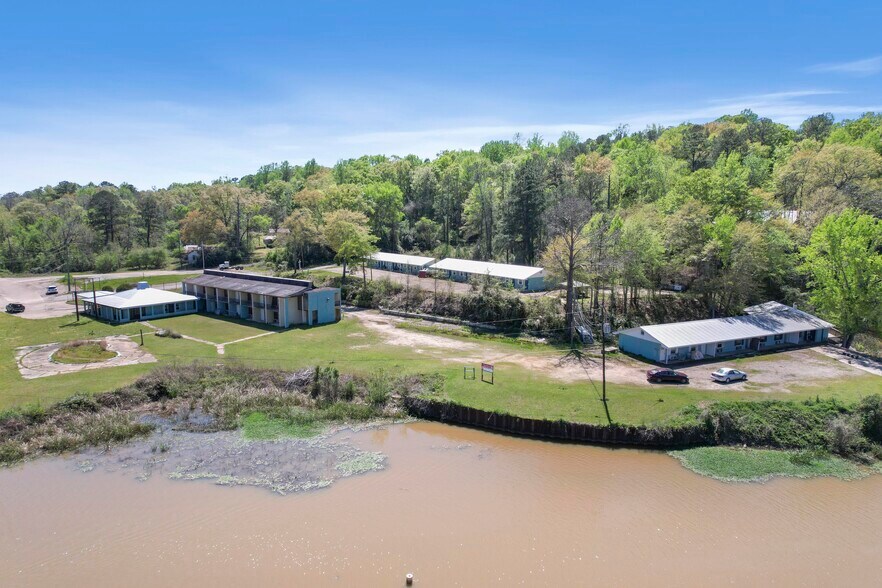 More Photos Of 1010 N Eufaula Ave, Eufaula Hotel For Sale