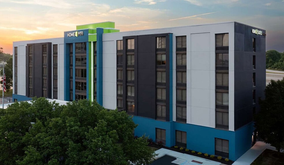 More Photos Of 9104 Keystone Crossing, Indianapolis Hotel For Sale