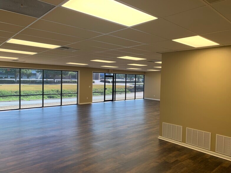 More Photos Of 1602-1606 Merrill Dr, Little Rock Office For Lease