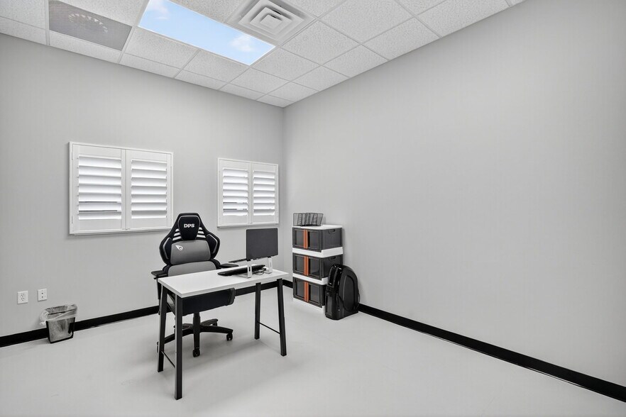 More Photos Of 881 Oakley Seaver Dr, Clermont Medical For Lease