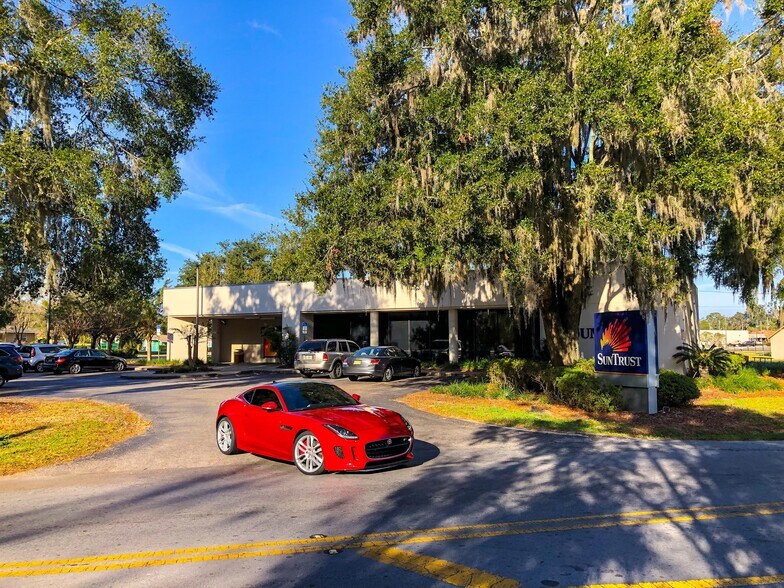 More Photos Of 512 N Ridgewood Ave, Edgewater Bank For Lease