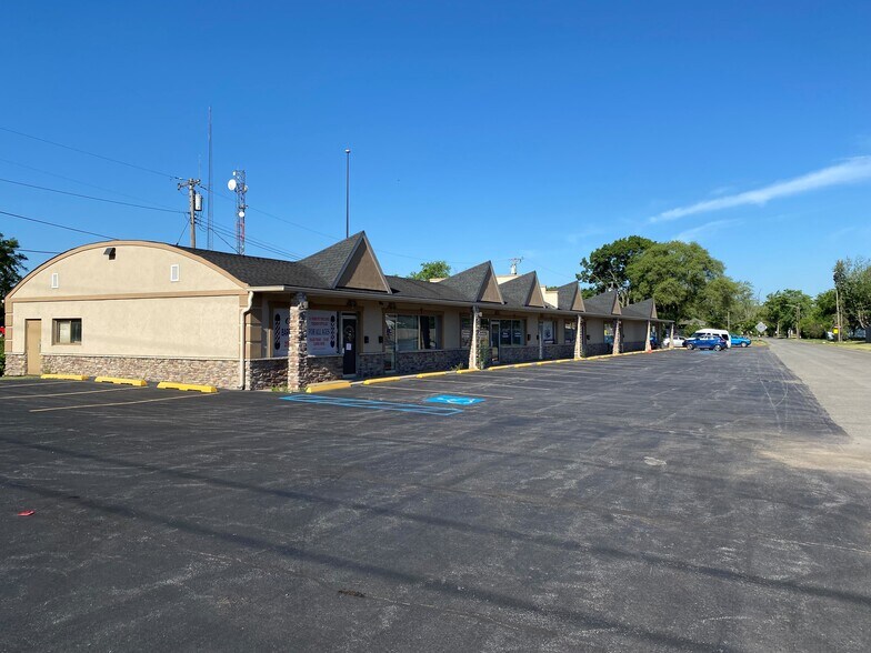 More Photos Of 5957-5991 Mccasland Ave, Portage Storefront Retail Office For Lease