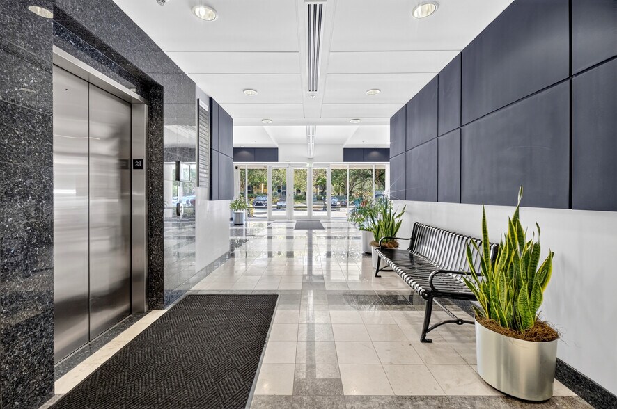More Photos Of 6200 Metrowest Blvd, Orlando Office For Sale