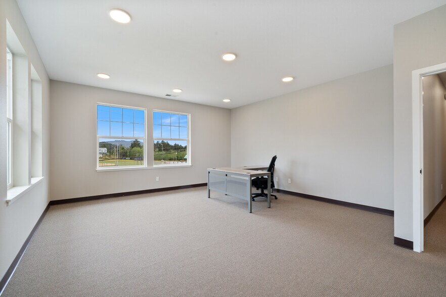 More Photos Of 2210 NE 22nd St, Lincoln City Office For Lease
