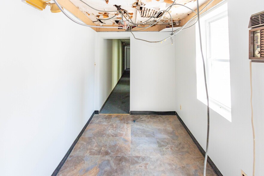 More Photos Of 115 W Saratoga St, Baltimore Storefront Retail Residential For Sale