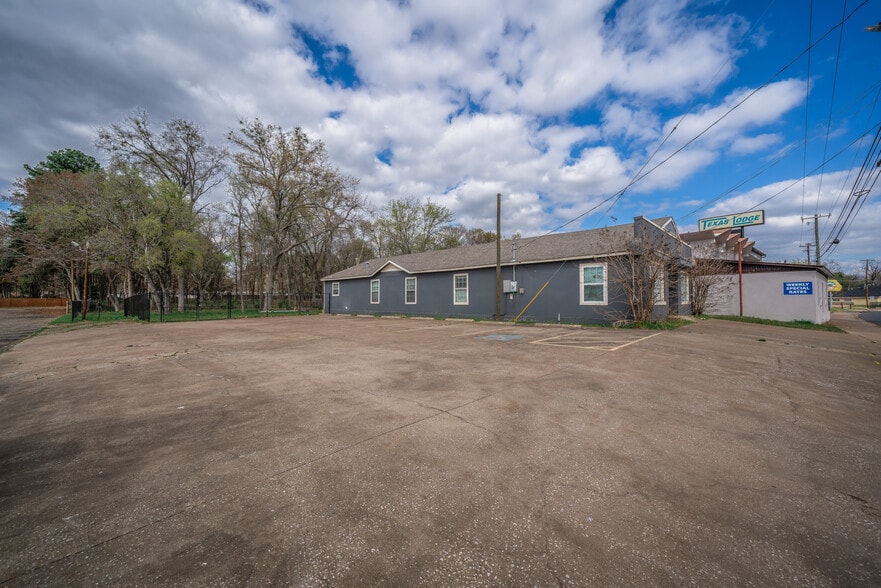 More Photos Of 1505 E Marshall Ave, Longview Medical For Sale