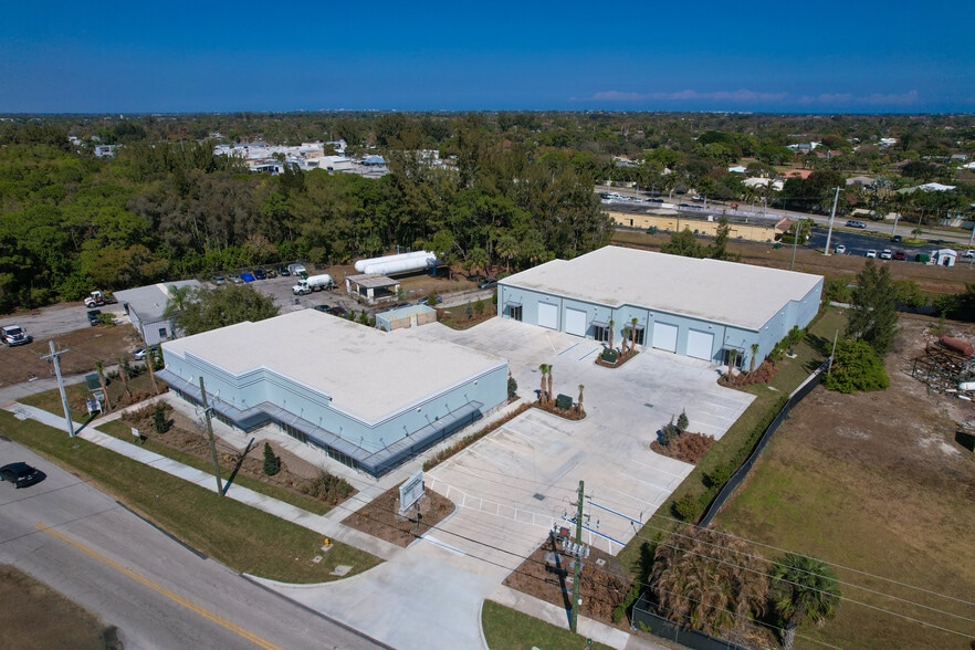 More Photos Of 3931 SE Commerce Ave, Stuart Warehouse For Lease