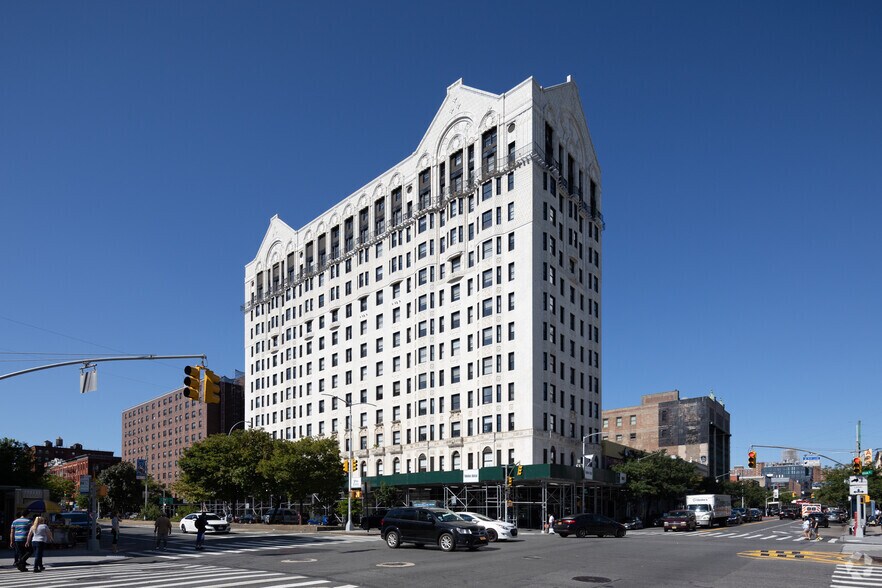 More Photos Of 2090 Seventh Ave, New York Office For Lease