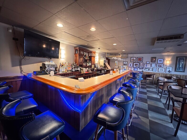 More Photos Of 572 2nd Ave, Troy Restaurant For Sale