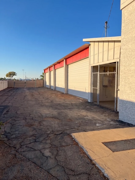 More Photos Of 33 S Alma School Rd, Mesa Auto Repair For Lease