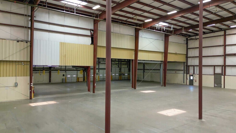 More Photos Of 2265 Waynoka Rd, Colorado Springs Distribution For Lease