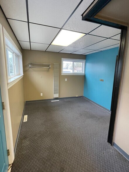 More Photos Of 1741 W Old Ridge Rd, Hobart Storefront Retail Office For Lease