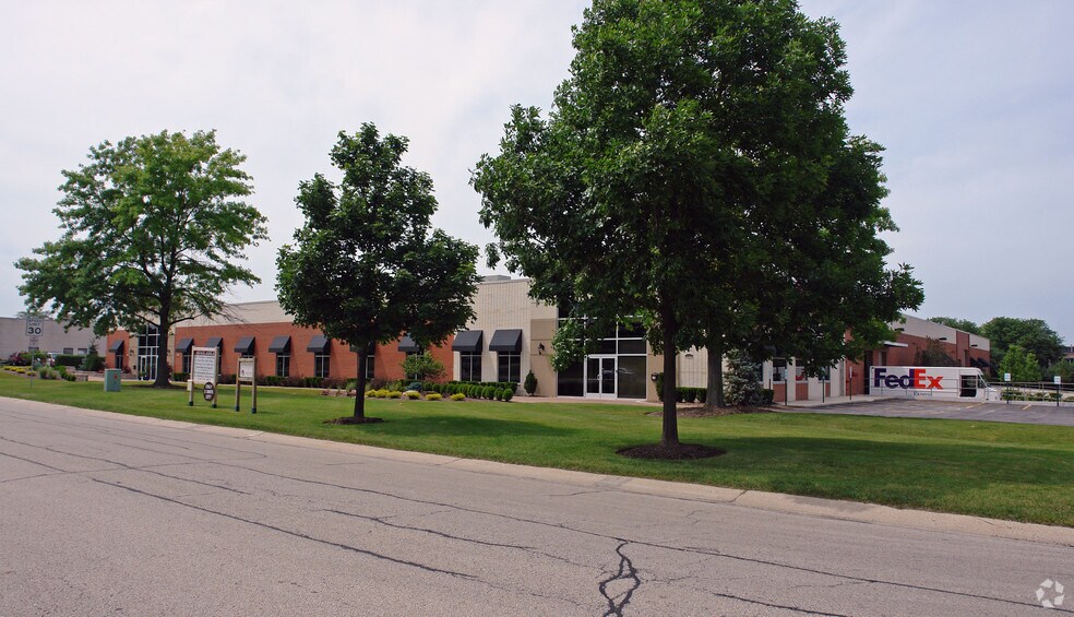 More Photos Of 145 Tower Dr, Burr Ridge Light Distribution For Sale