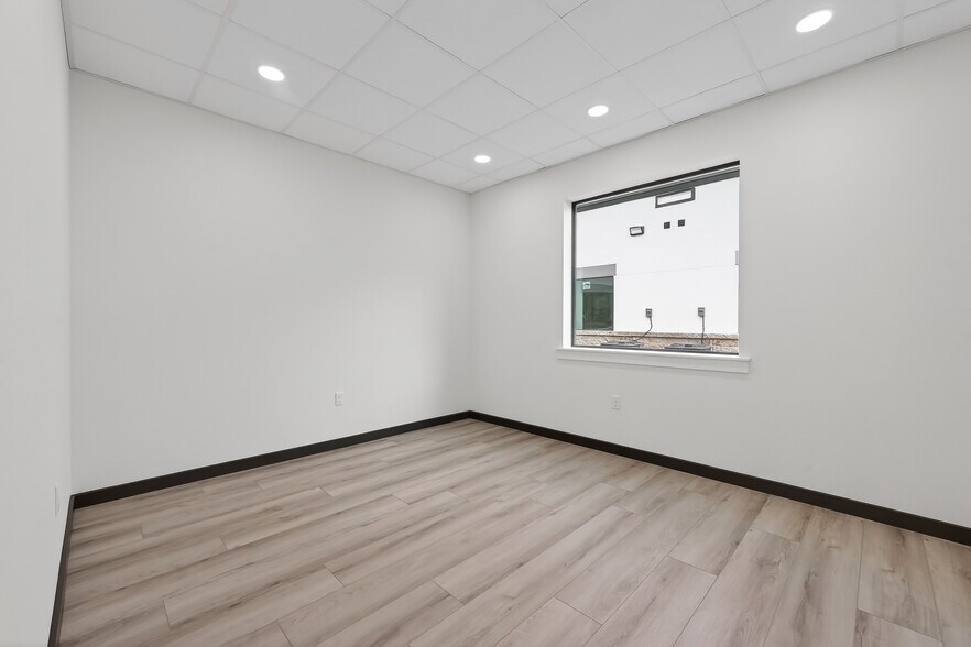 More Photos Of 5151 Meadow Ranch Pky, Richmond Office For Lease